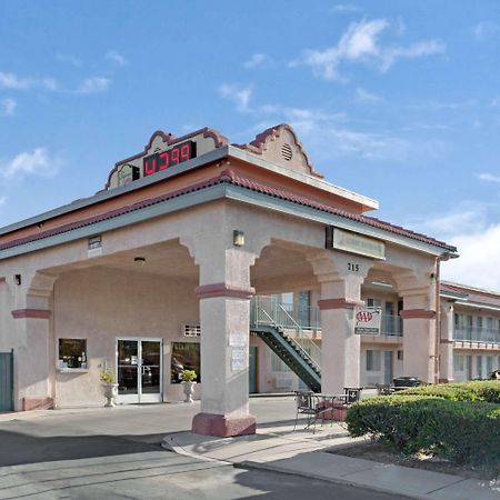 Super 8 By Wyndham Tucson Downtown Convention Center Hotel Екстериор снимка