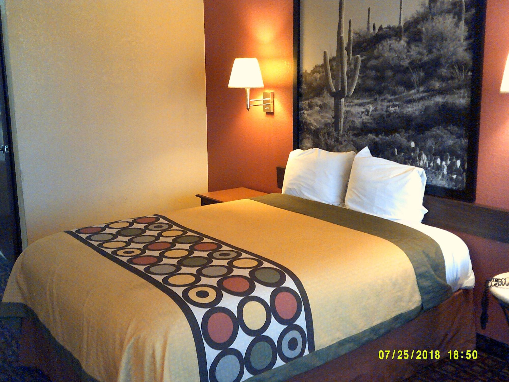 Super 8 By Wyndham Tucson Downtown Convention Center Hotel Екстериор снимка