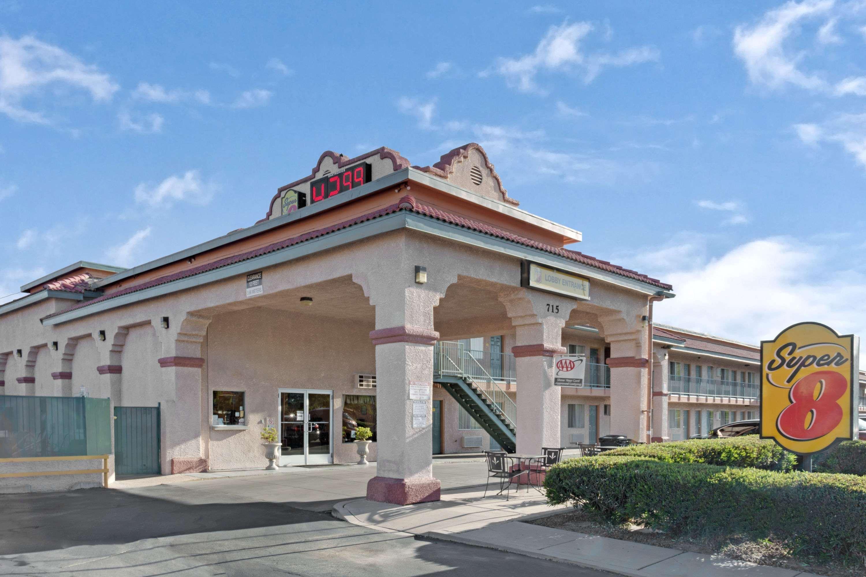 Super 8 By Wyndham Tucson Downtown Convention Center Hotel Екстериор снимка