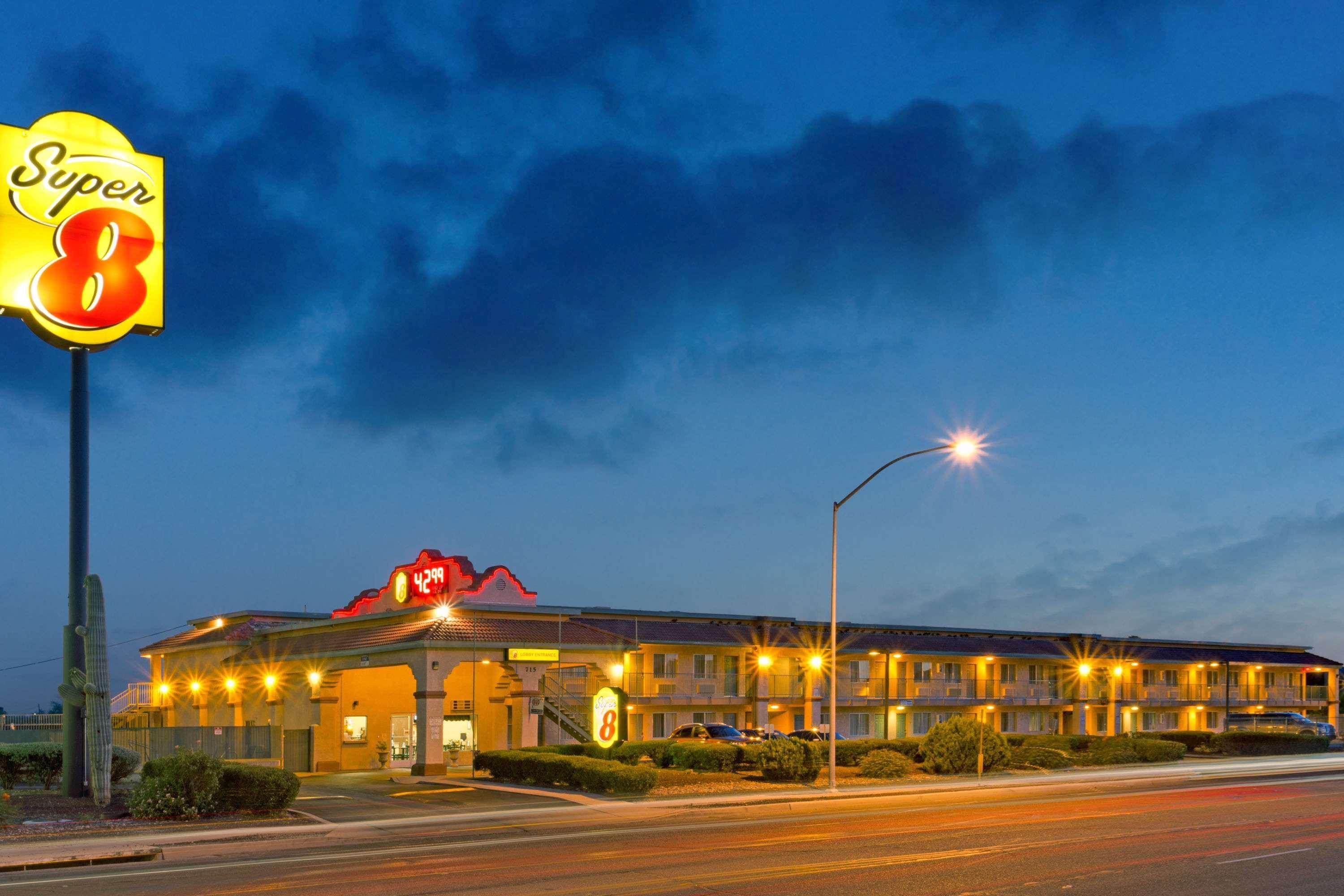 Super 8 By Wyndham Tucson Downtown Convention Center Hotel Екстериор снимка