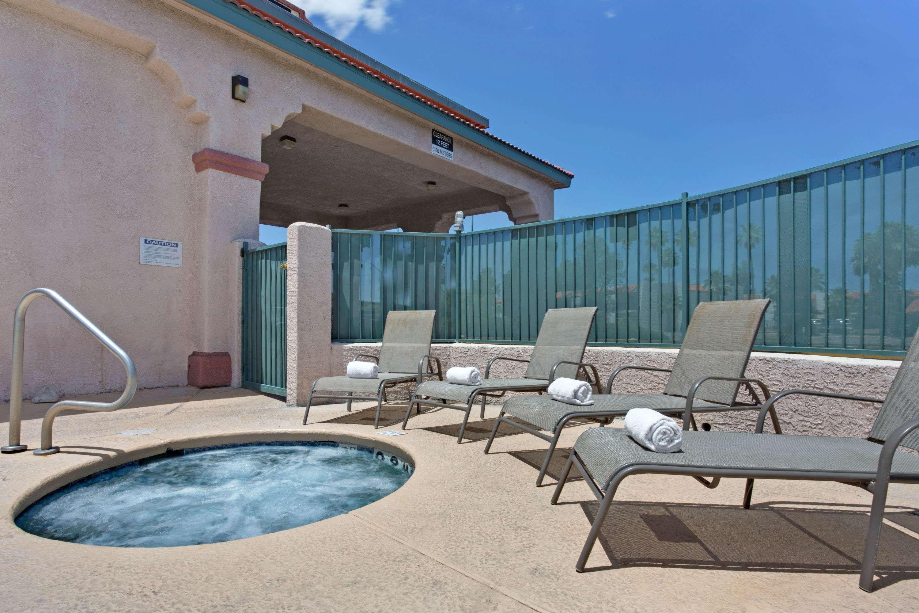 Super 8 By Wyndham Tucson Downtown Convention Center Hotel Екстериор снимка