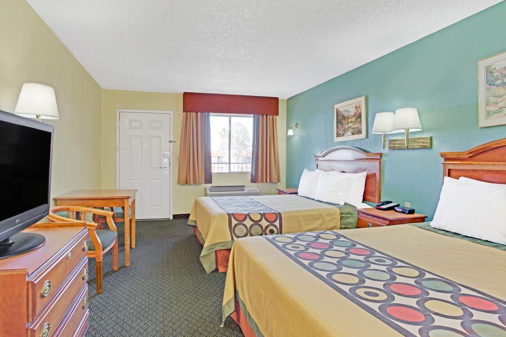 Super 8 By Wyndham Tucson Downtown Convention Center Hotel Екстериор снимка